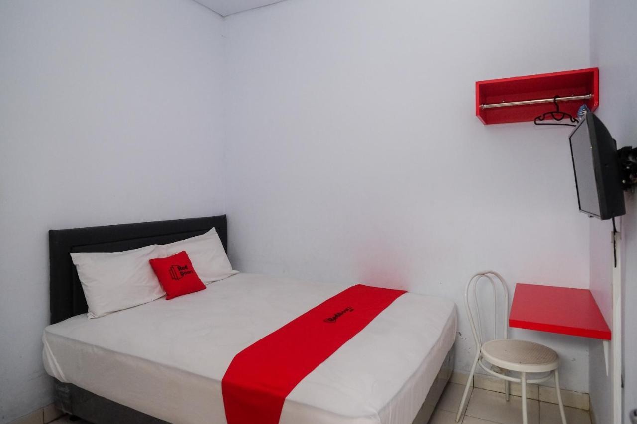 Hotel Reddoorz At Lapangan Bandara Sam Ratulangi Manado Esterno foto