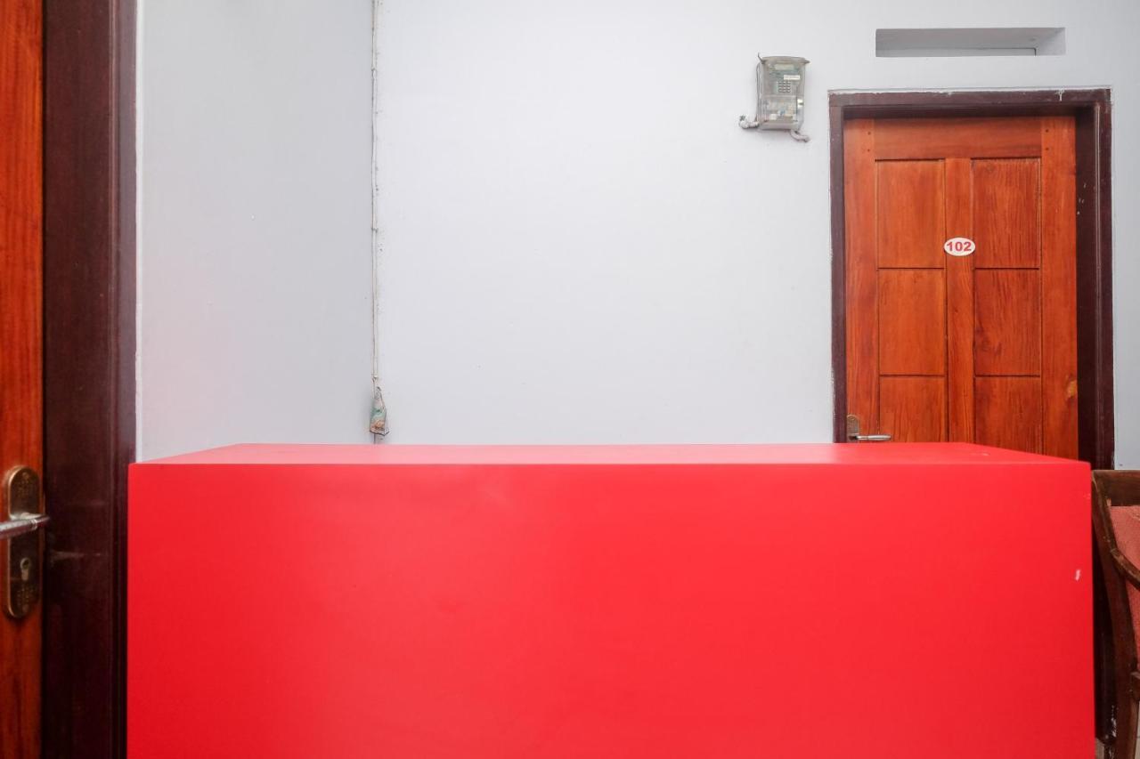Hotel Reddoorz At Lapangan Bandara Sam Ratulangi Manado Esterno foto